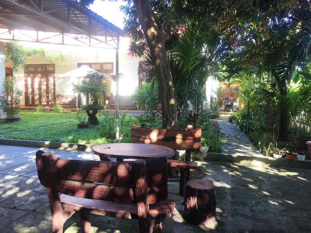 Galaxy Homestay Хойан Экстерьер фото