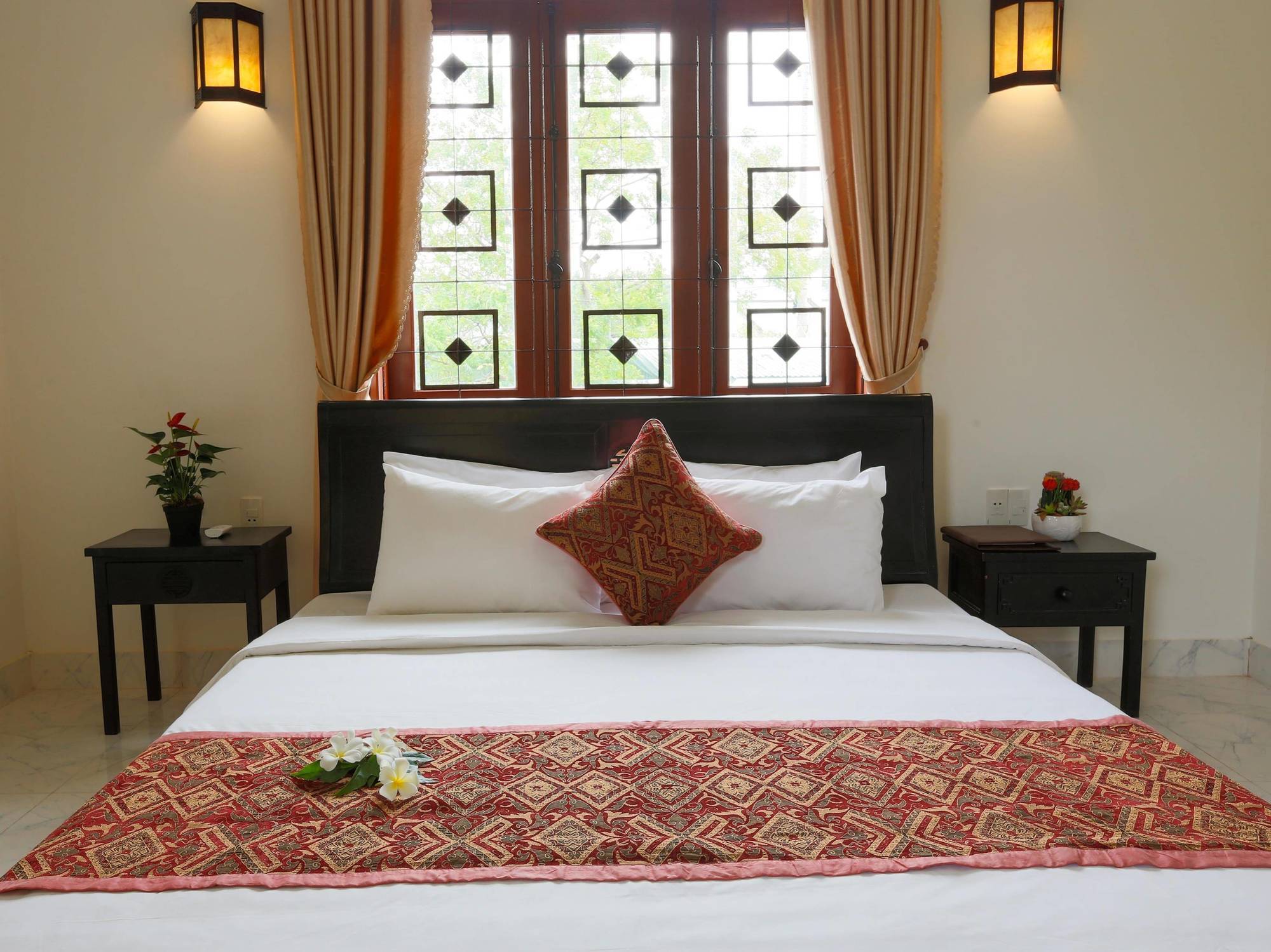 Galaxy Homestay Хойан Экстерьер фото