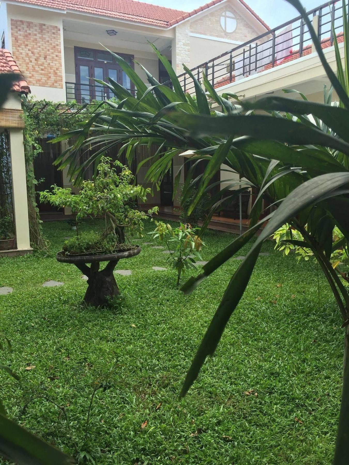 Galaxy Homestay Хойан Экстерьер фото