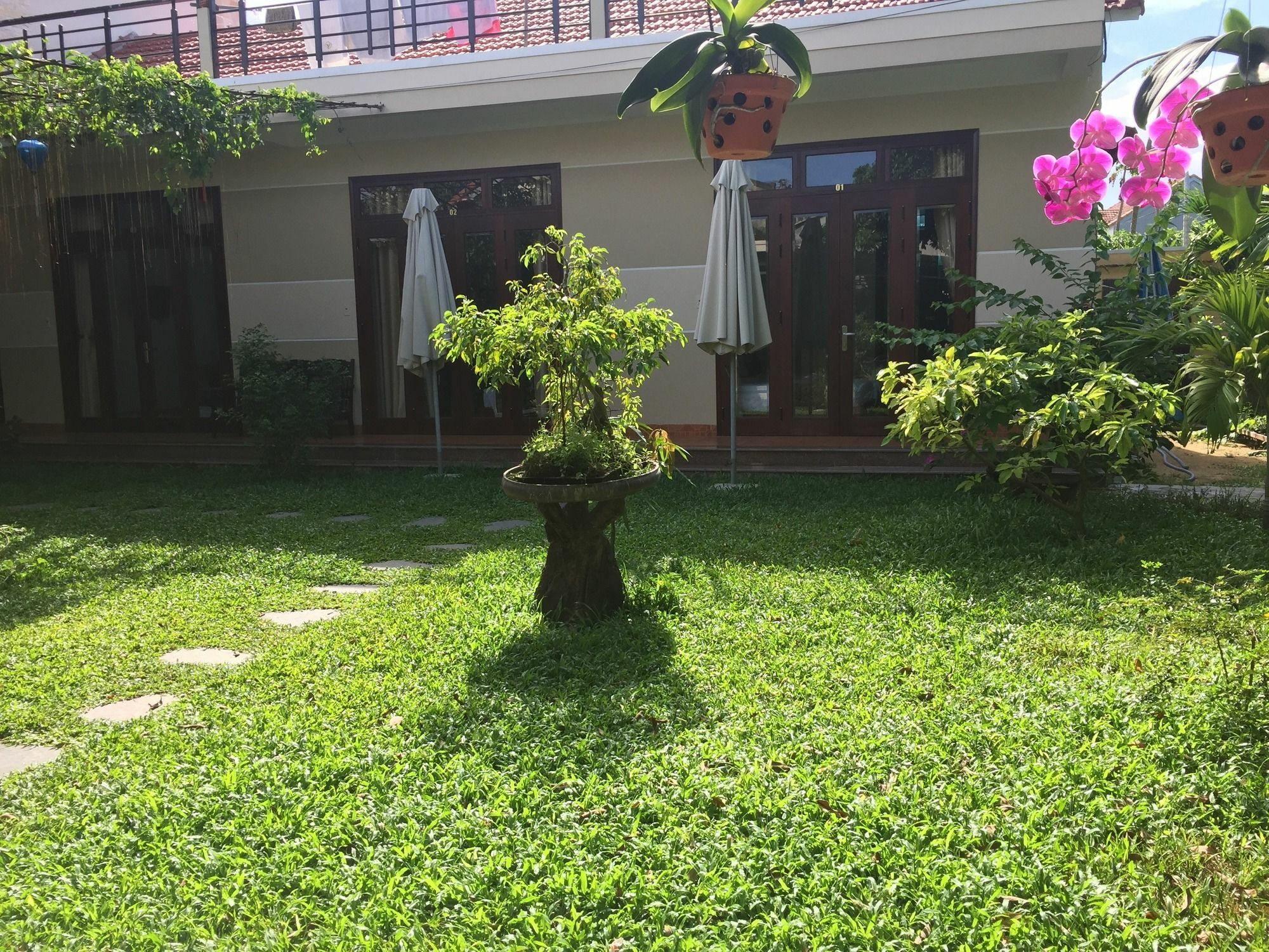 Galaxy Homestay Хойан Экстерьер фото