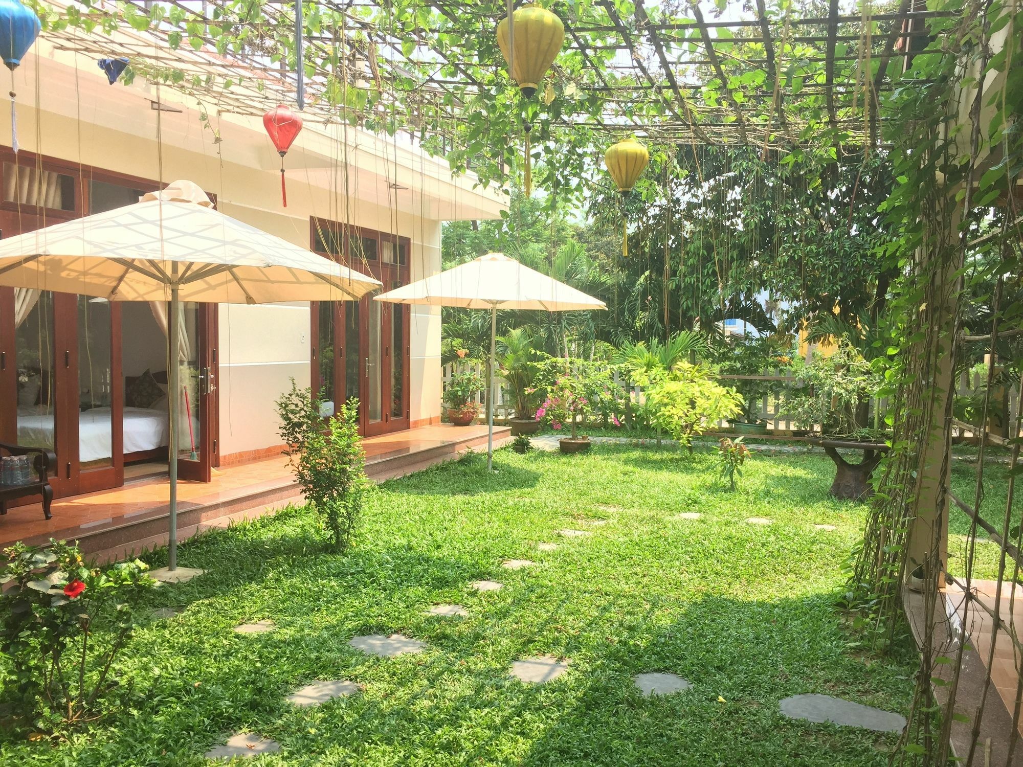 Galaxy Homestay Хойан Экстерьер фото